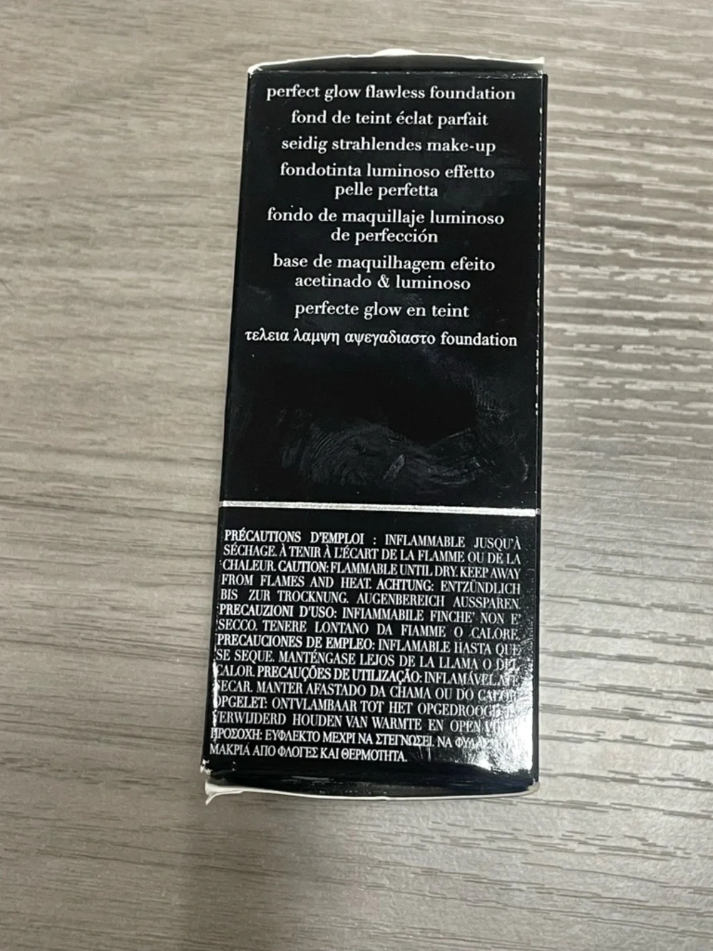 Giorgio Armani Luminous Silk Foundation Colour: 5.9 - Picture 6 of 8